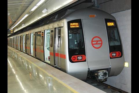 tn_in-delhi-metro-train_08.jpg